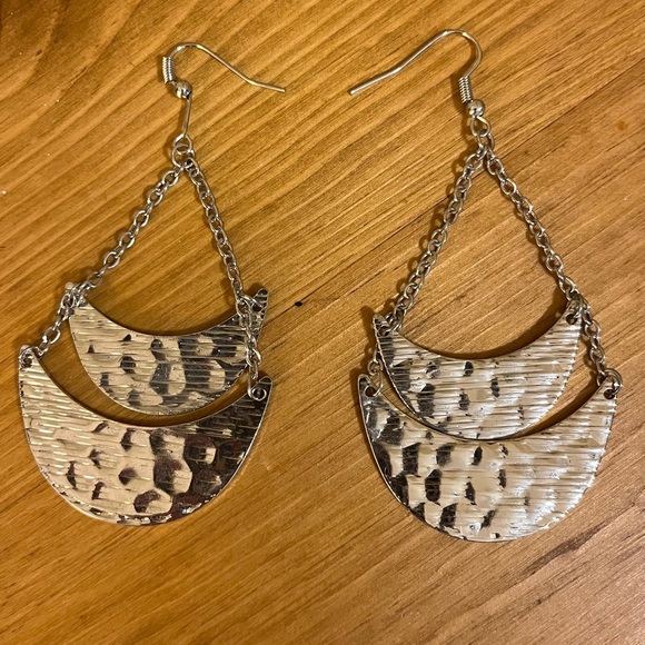 BOHO Chico’s shiny silver disk w/earrings - Picture 3 of 9